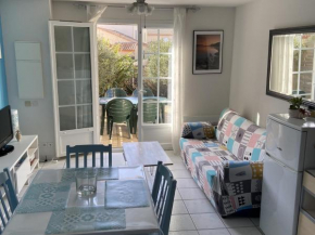 Maison T3 à 150 m de la plage avec piscine collective, parking et WiFi - FR-1-231-234